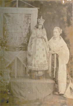 Virgen medalla Milagrosa  Fashion, Victorian dress, Dame